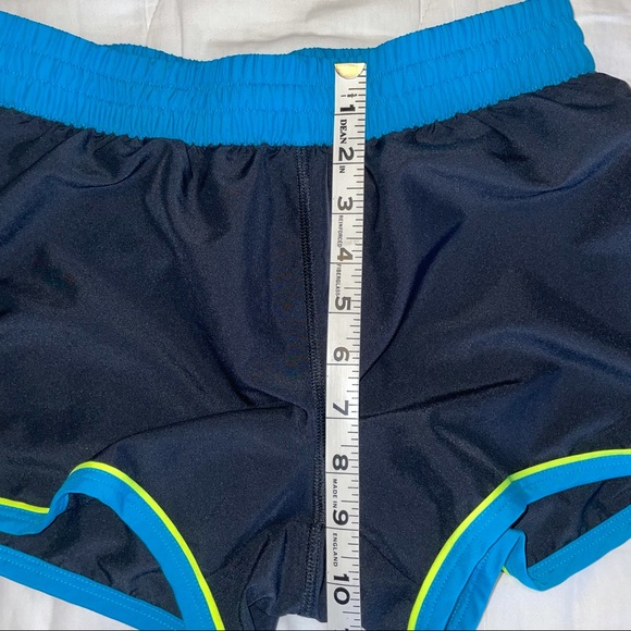 Under Armour Heat Gear Semi Fitted Running Shorts - Picture 12 of 13